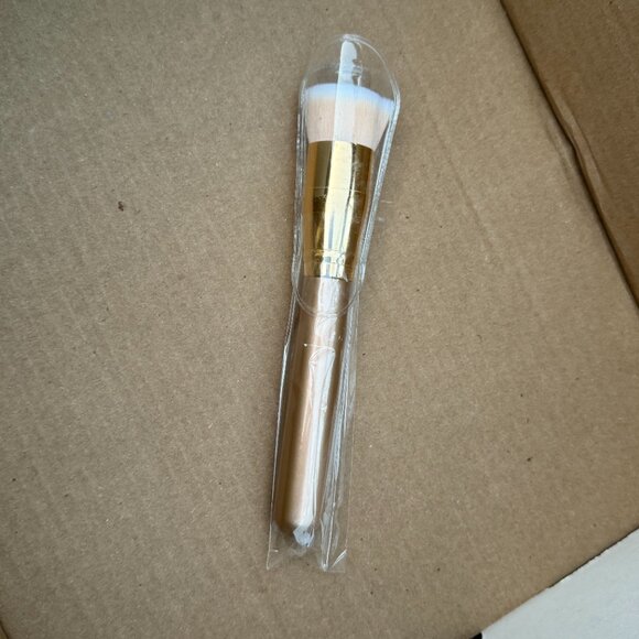 **Host Pick** ColourPop Flat Kabuki Makeup Brush F23 **Host Pick** - Picture 5 of 5